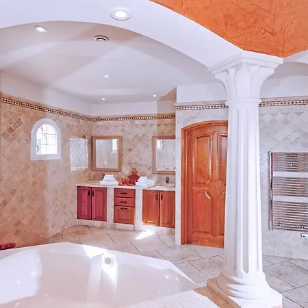 فيلة La Petite Bastide Grimaudoise *